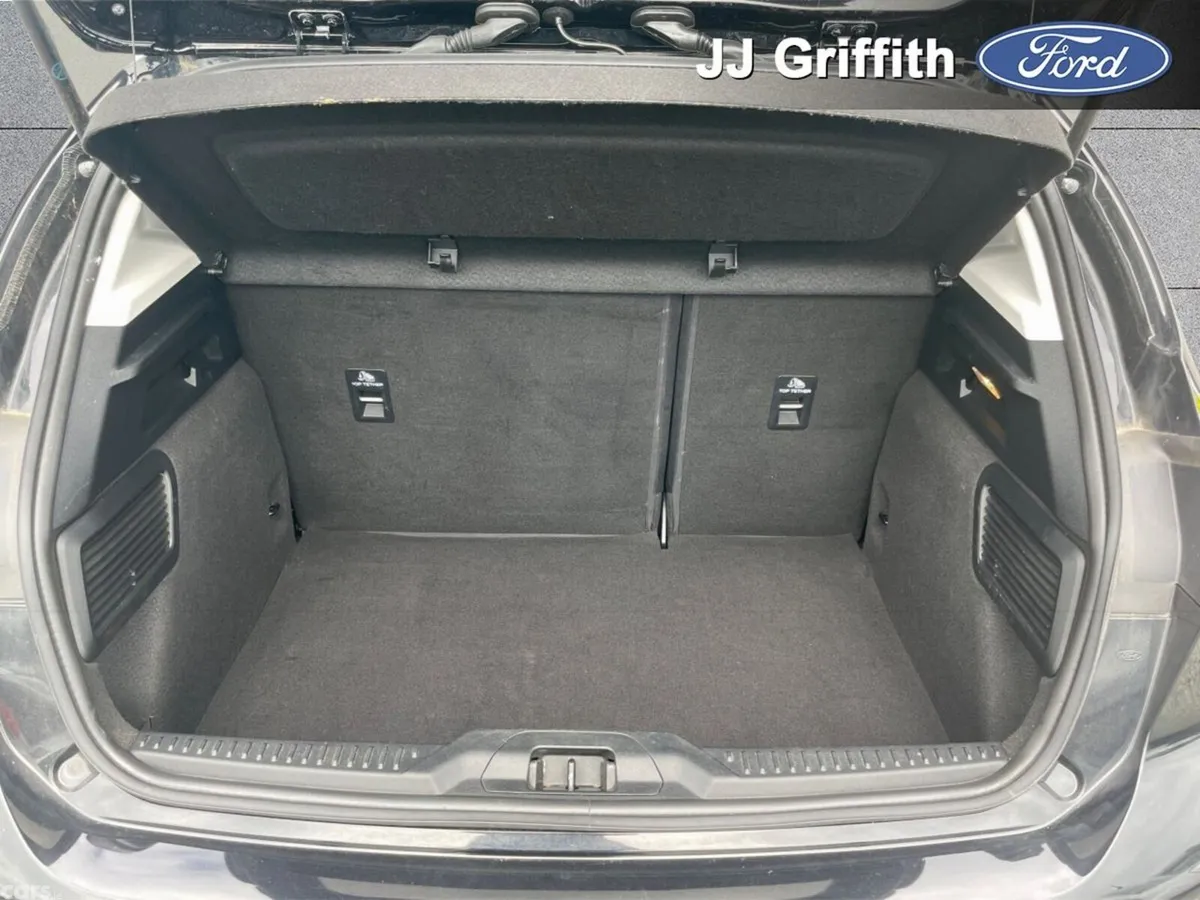 Ford Focus Hatchback, Diesel, 2021, Black