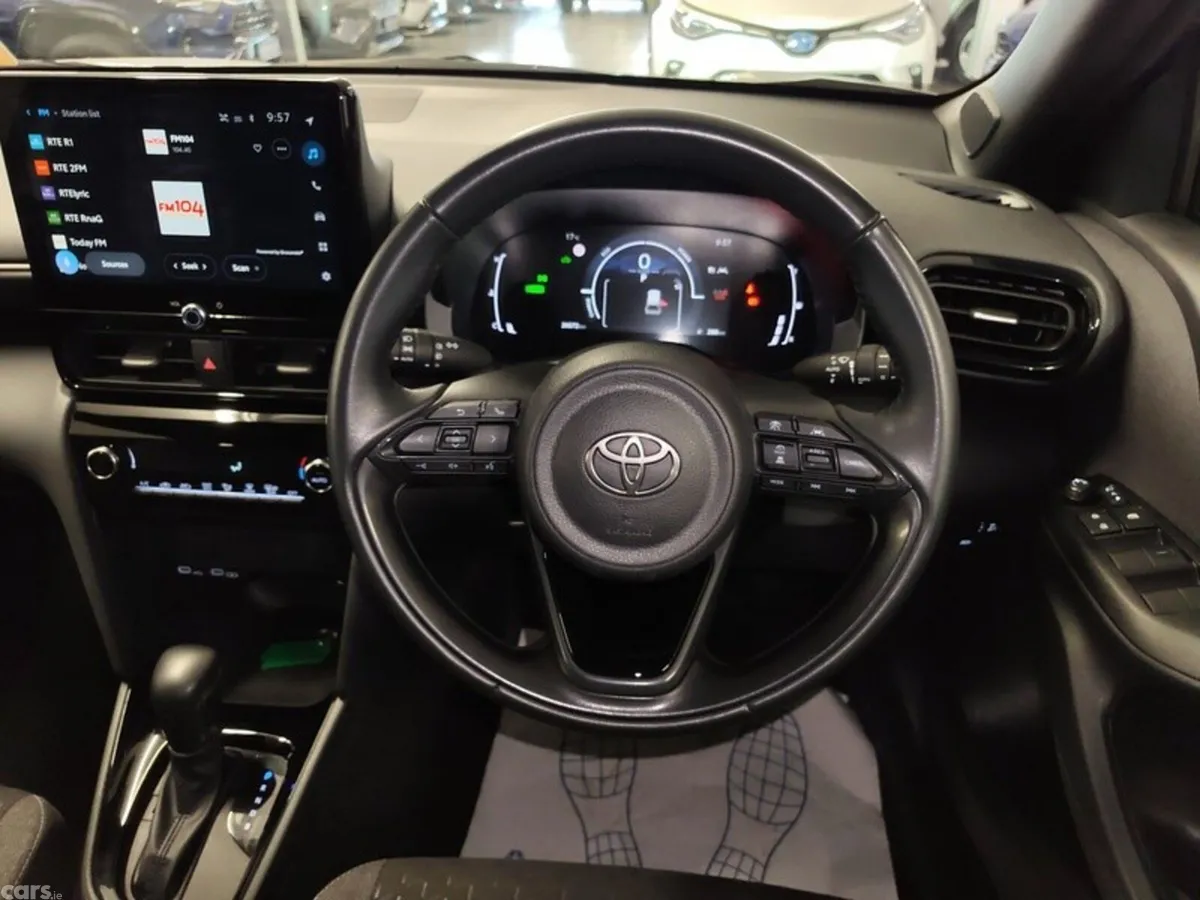 Toyota Yaris Cross Hatchback, Petrol Hybrid, 2025, Silver