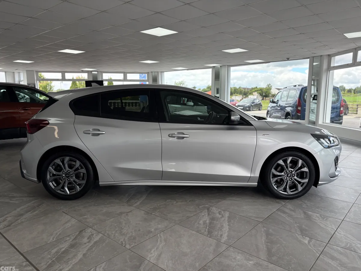 Ford Focus Hatchback, Petrol, 2024, Silver