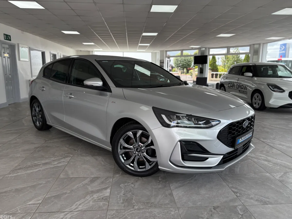 Ford Focus Hatchback, Petrol, 2024, Silver