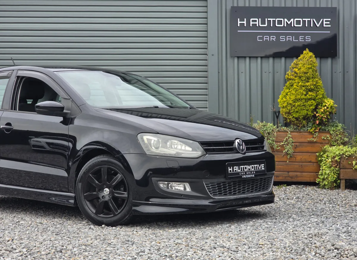 Volkswagen Polo Hatchback, Petrol, 2013, Black