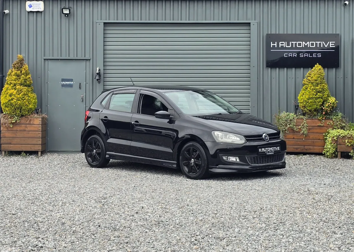 Volkswagen Polo Hatchback, Petrol, 2013, Black