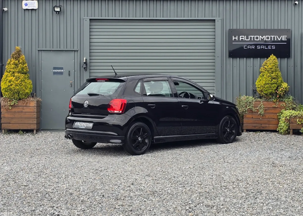 Volkswagen Polo Hatchback, Petrol, 2013, Black