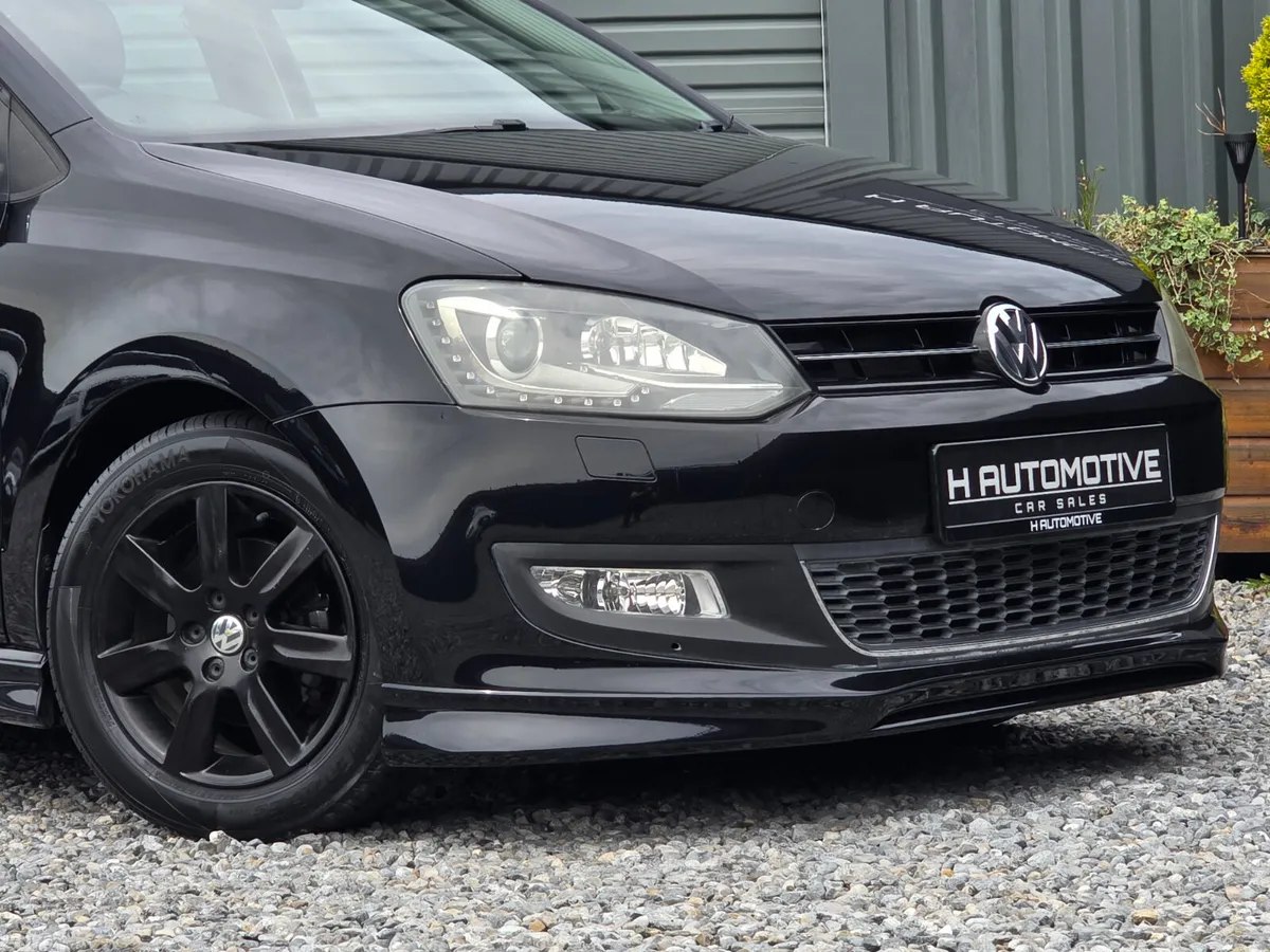 Volkswagen Polo Hatchback, Petrol, 2013, Black
