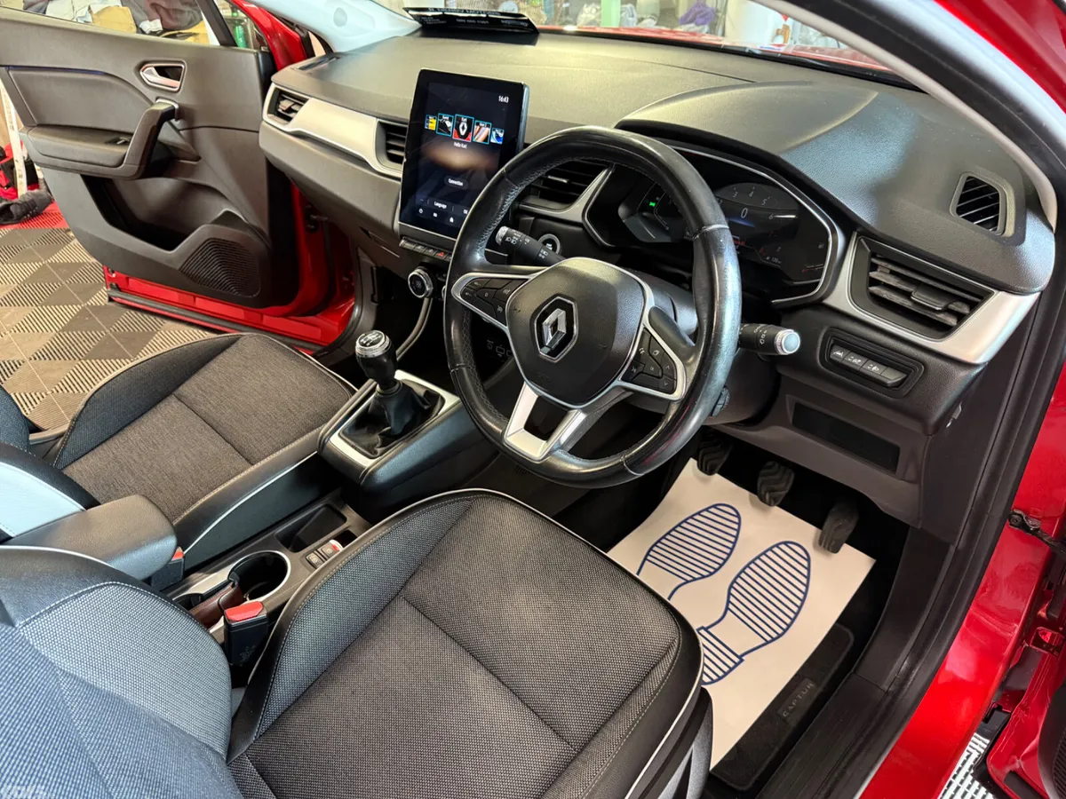 Renault Captur Hatchback, Petrol, 2020, Red