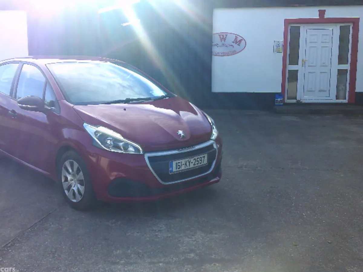 Peugeot 208 Hatchback, Diesel, 2016, Red