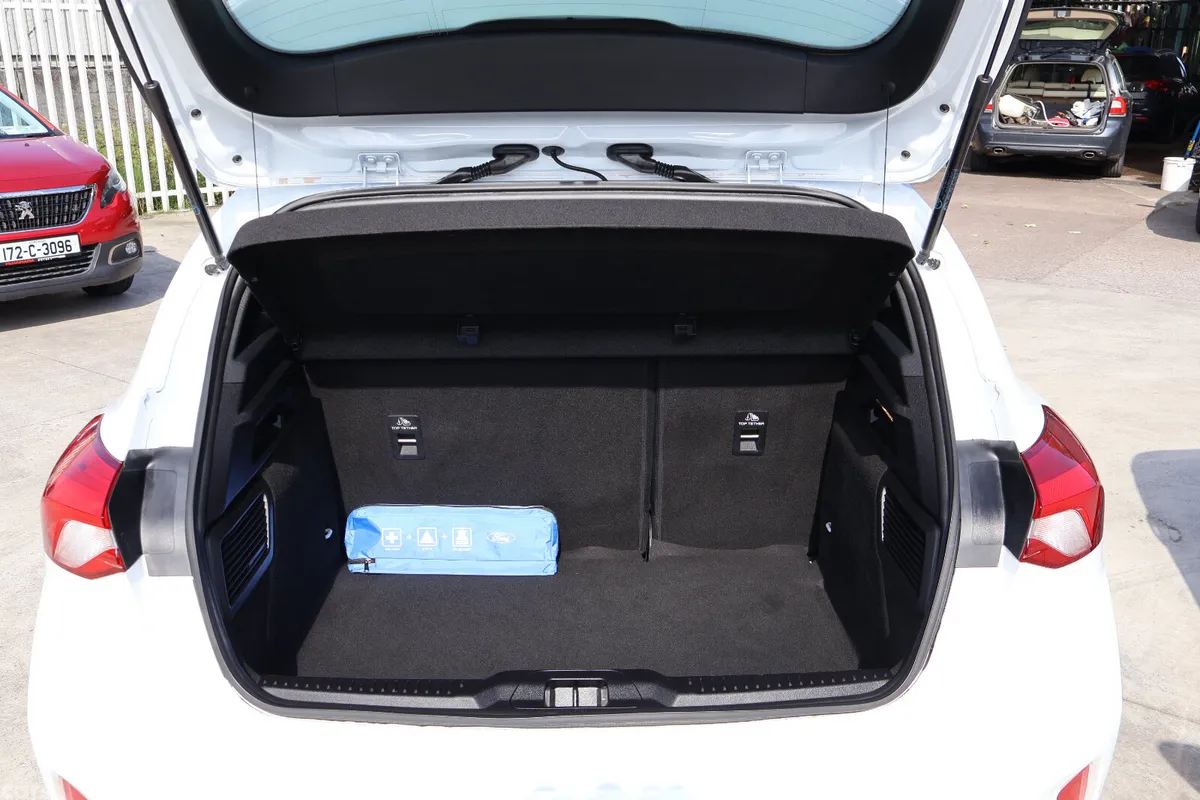 Ford Focus Hatchback, Diesel, 2020, White
