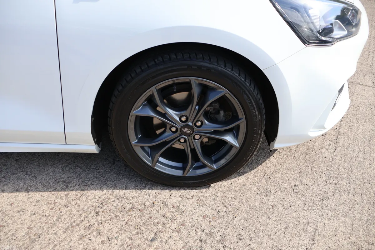 Ford Focus Hatchback, Diesel, 2020, White