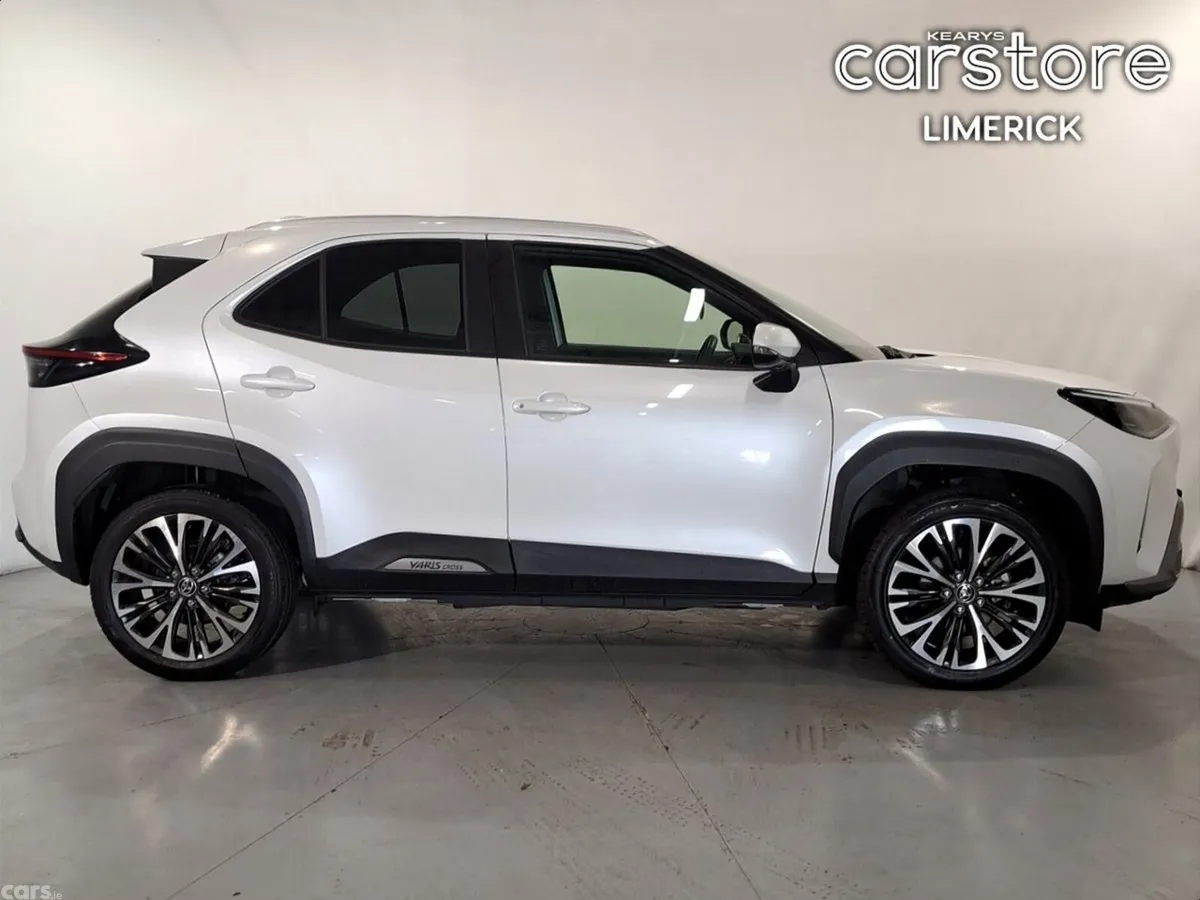 Toyota Yaris Cross SUV, Petrol Hybrid, 2023, White