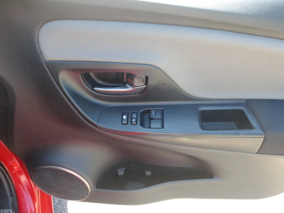 Toyota Yaris Hatchback, Diesel, 2016, Red