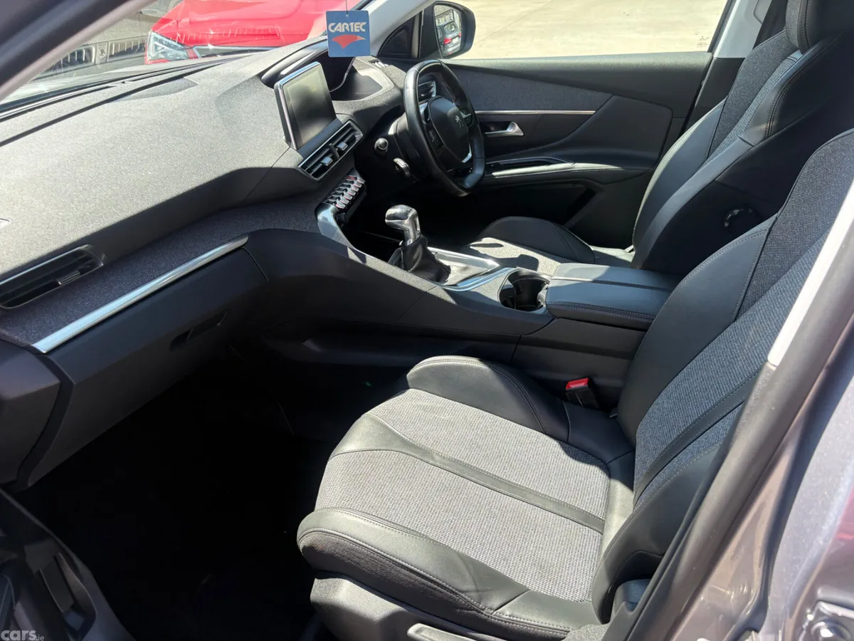 Peugeot 5008 MPV, Diesel, 2020, Grey