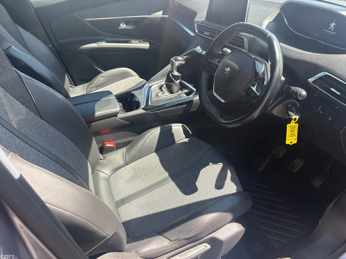 Peugeot 5008 MPV, Diesel, 2020, Grey