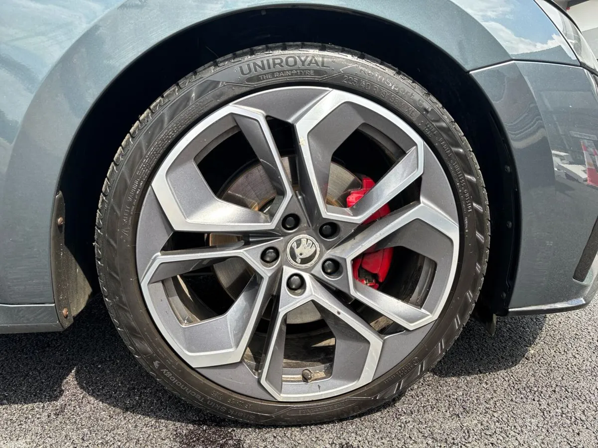 Skoda Octavia Saloon, Diesel, 2021, Grey