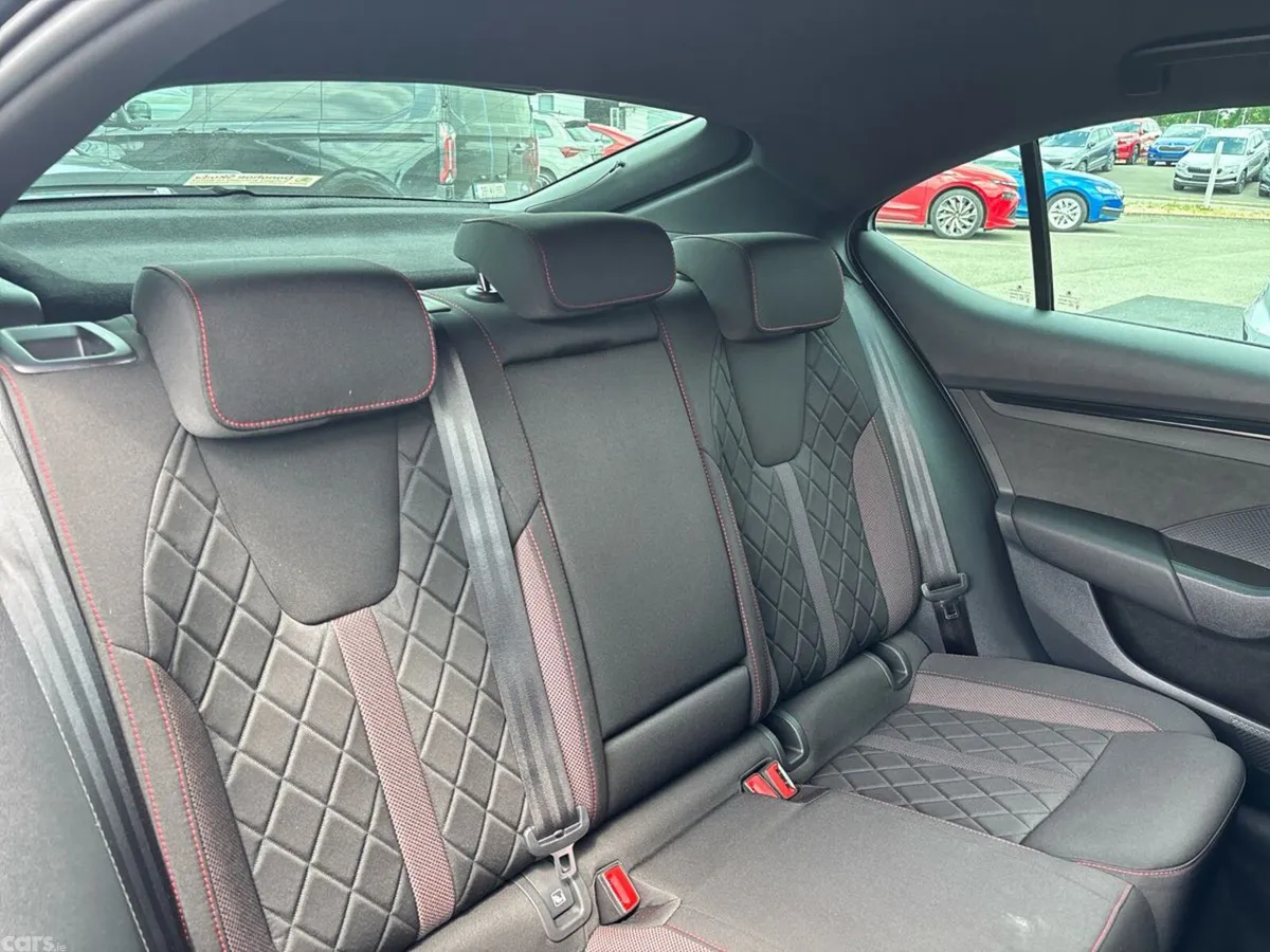 Skoda Octavia Saloon, Diesel, 2021, Grey