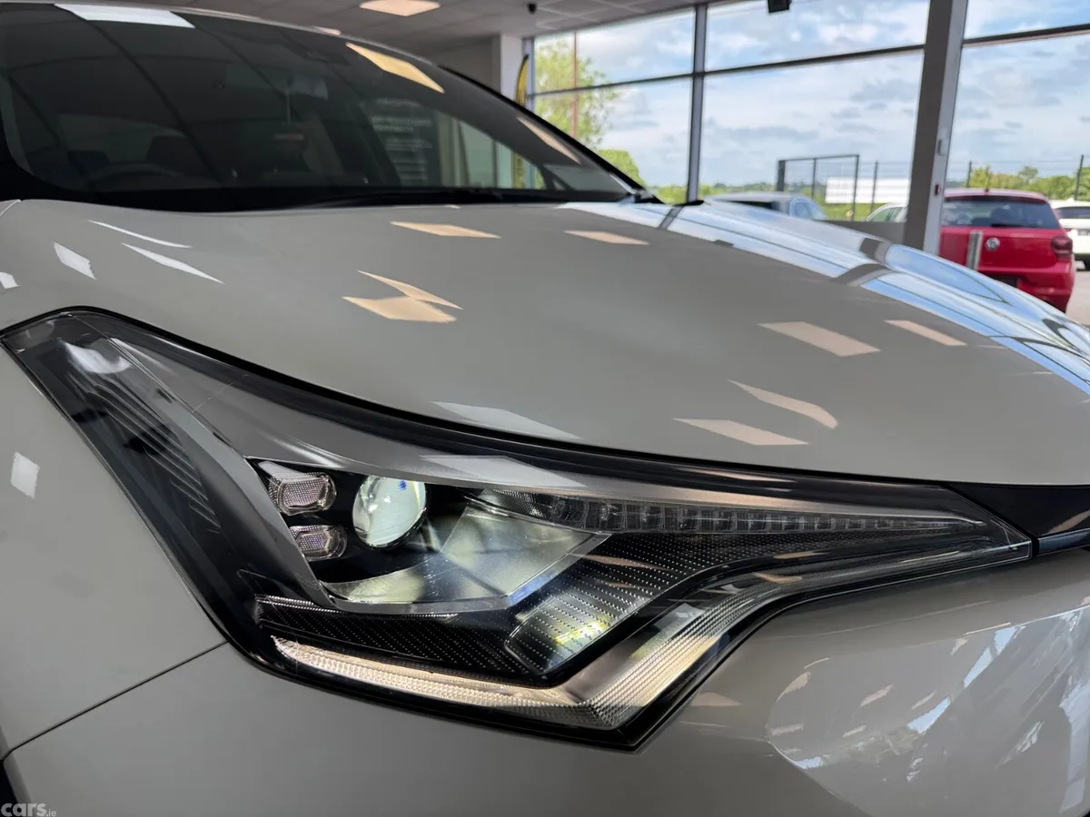 Toyota C-HR Hatchback, Petrol Hybrid, 2019, White