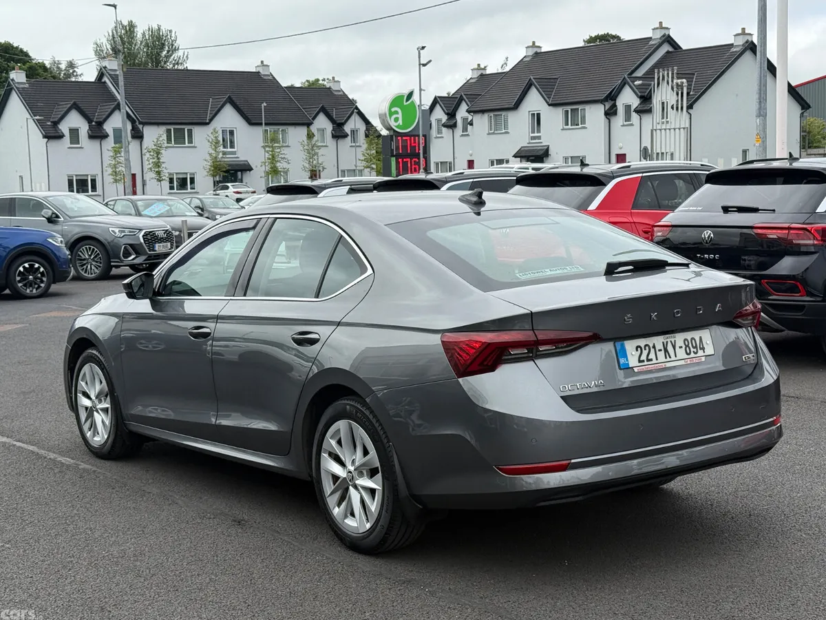 Skoda Octavia Saloon, Petrol, 2022, Grey