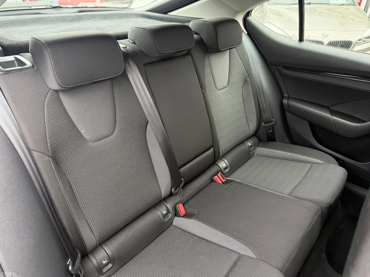 Skoda Octavia Saloon, Petrol, 2022, Grey
