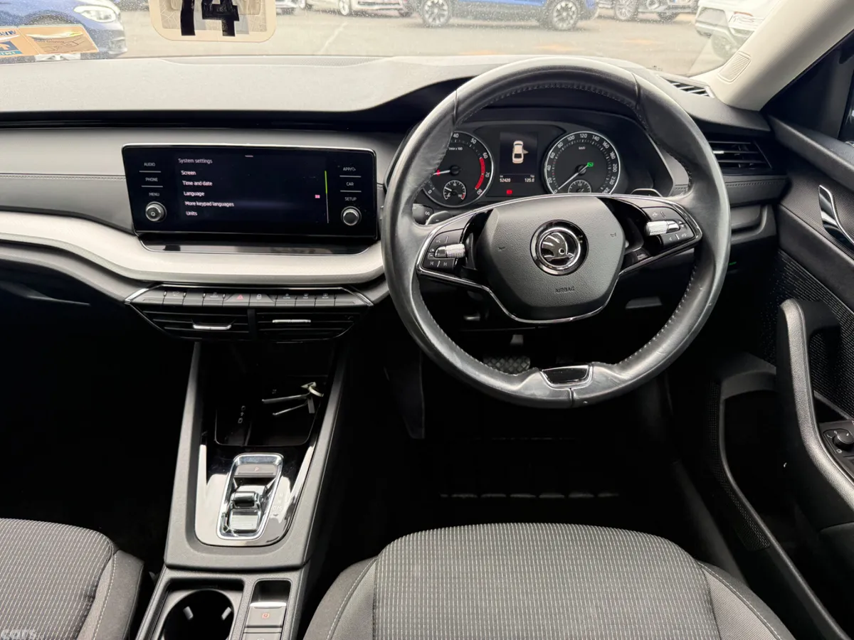 Skoda Octavia Saloon, Petrol, 2022, Grey