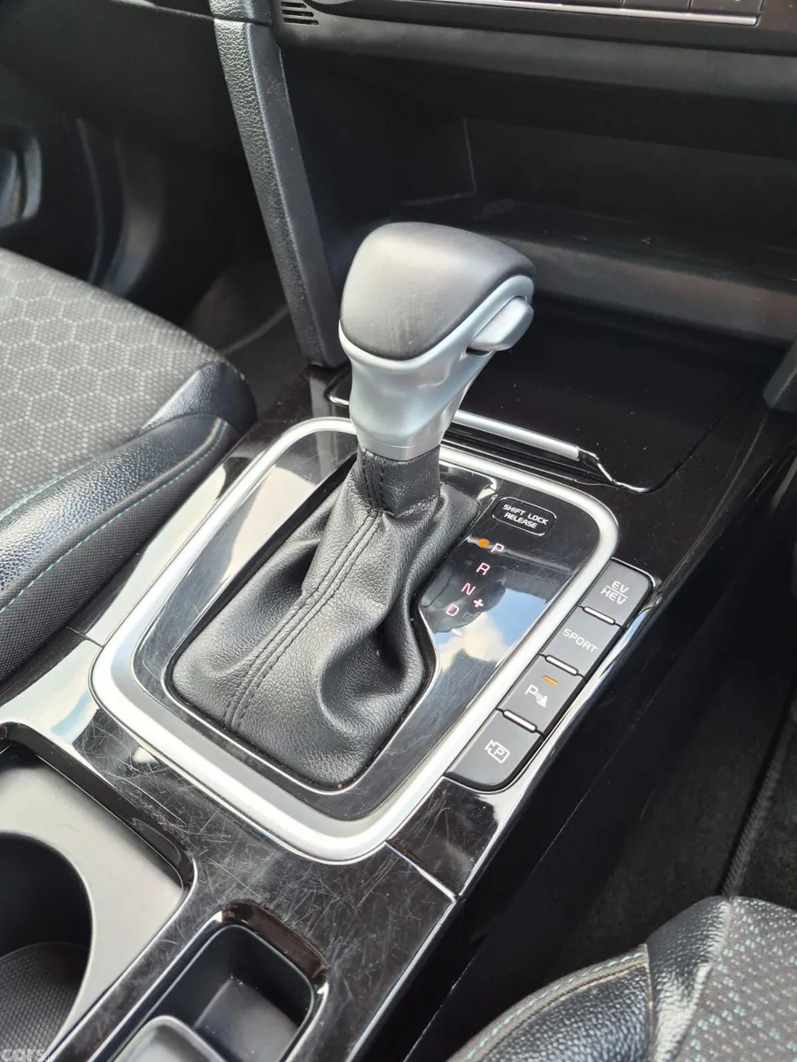 Kia XCeed Hatchback, Petrol Plug-in Hybrid, 2023, White