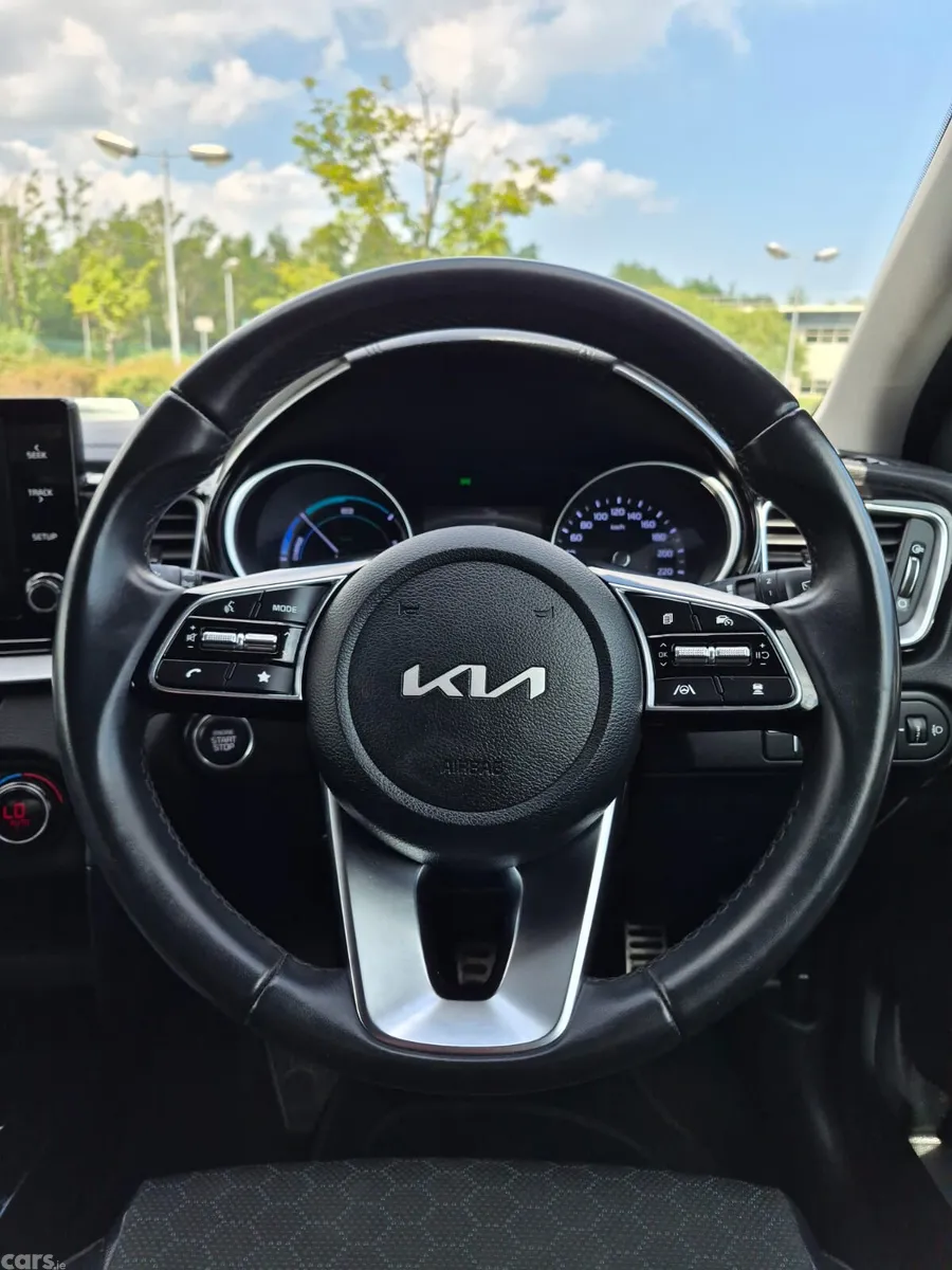 Kia XCeed Hatchback, Petrol Plug-in Hybrid, 2023, White