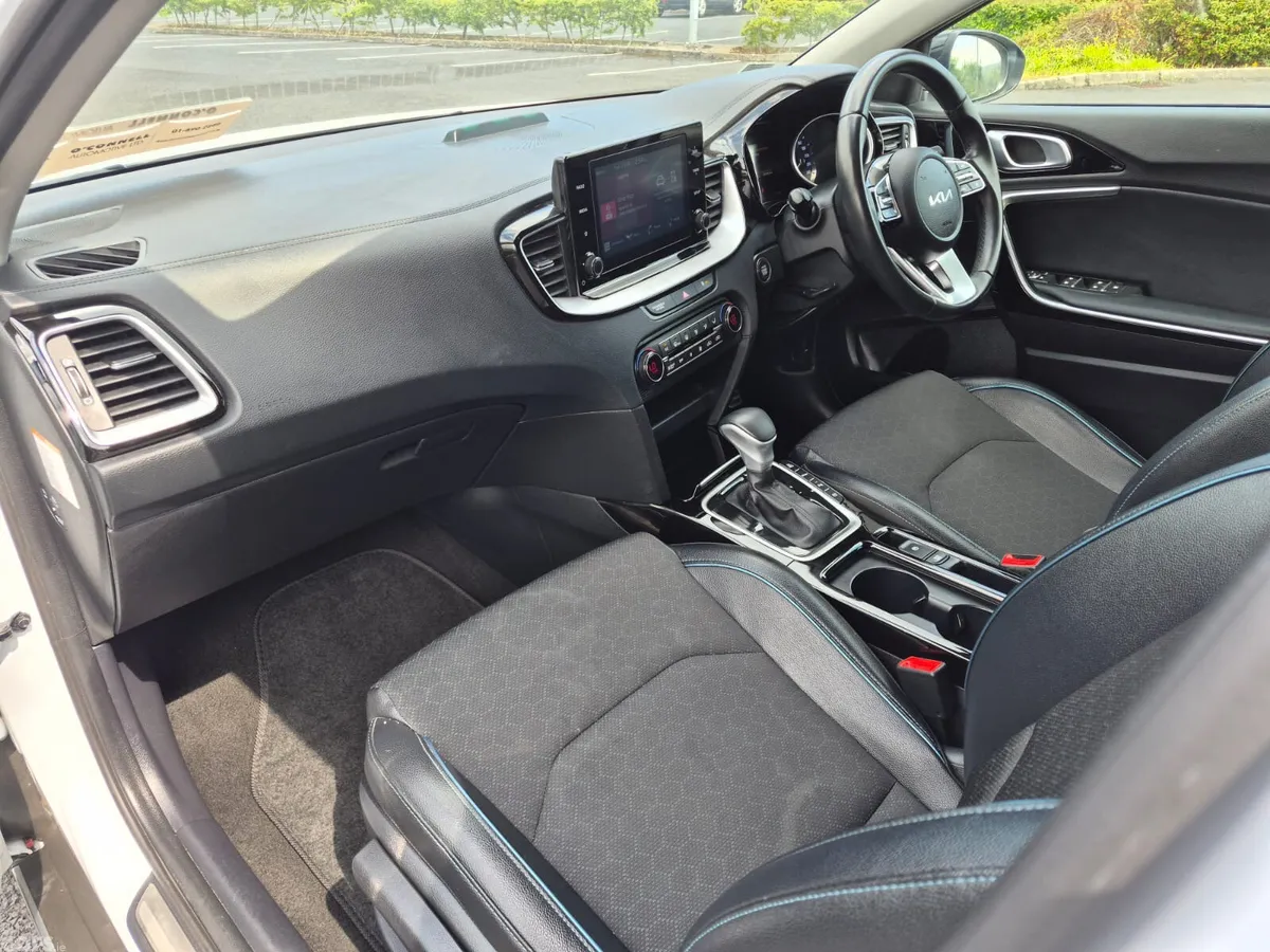 Kia XCeed Hatchback, Petrol Plug-in Hybrid, 2023, White
