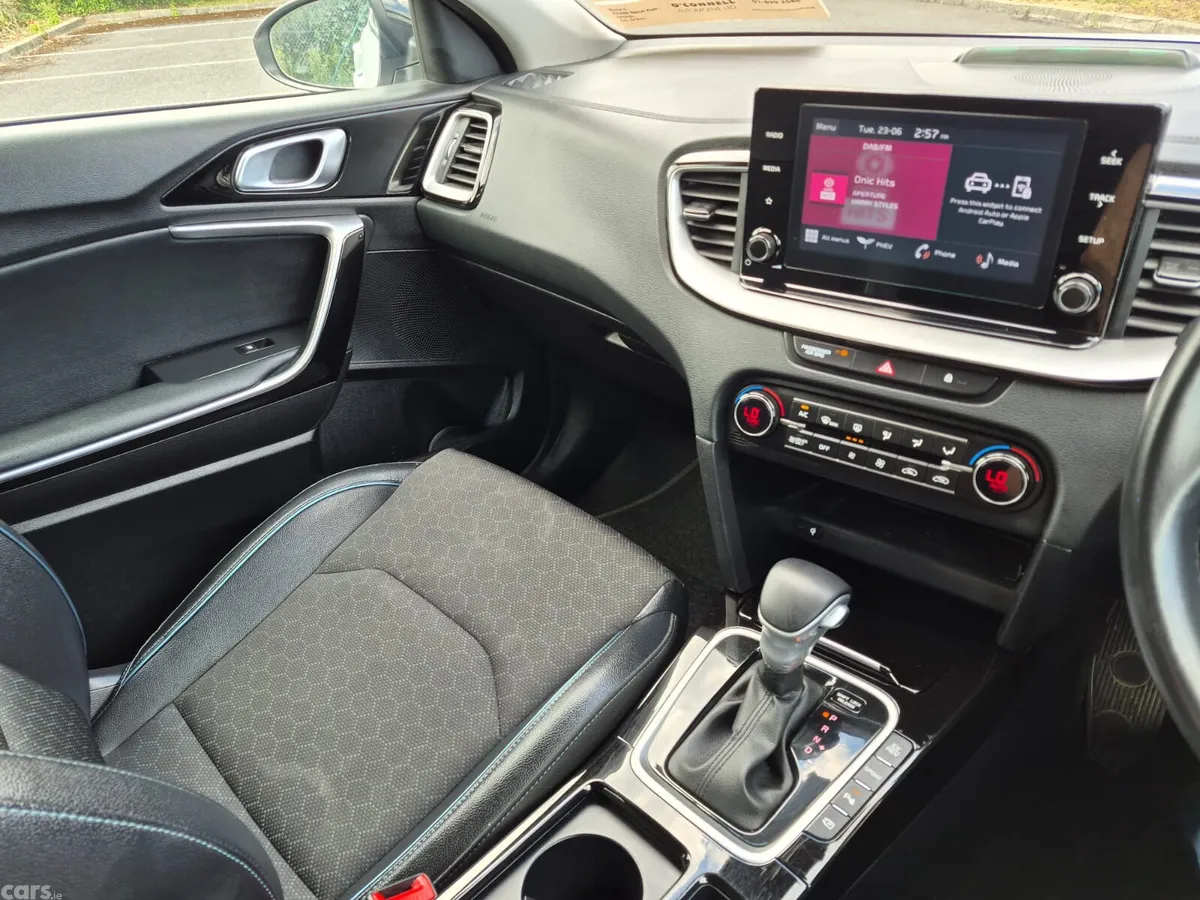Kia XCeed Hatchback, Petrol Plug-in Hybrid, 2023, White