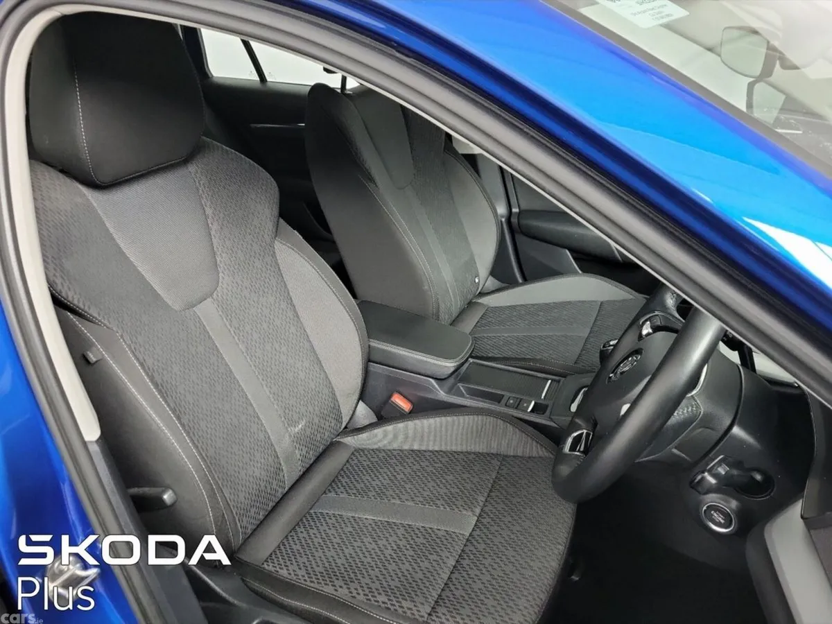 Skoda Octavia Estate, Petrol, 2023, Blue