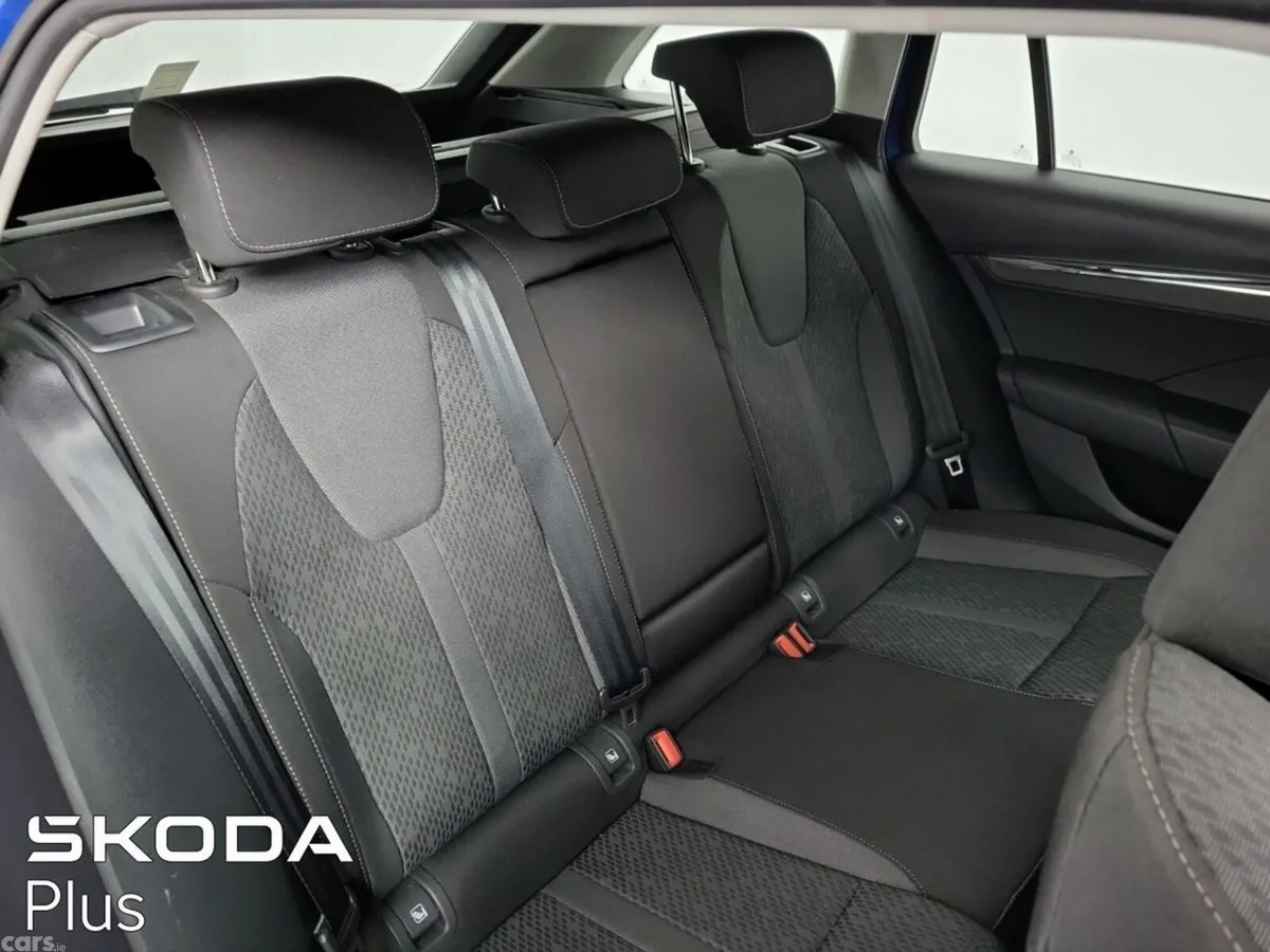 Skoda Octavia Estate, Petrol, 2023, Blue