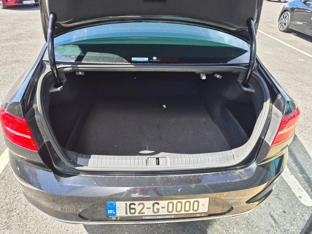 Volkswagen Passat Saloon, Petrol, 2016, Black