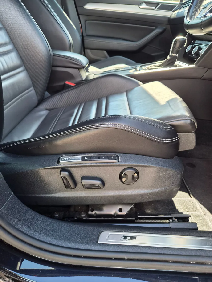 Volkswagen Passat Saloon, Petrol, 2016, Black