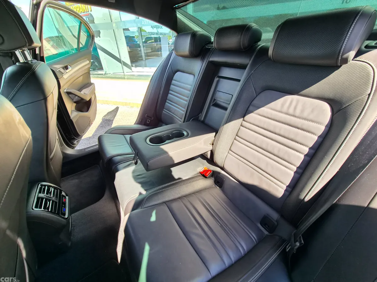 Volkswagen Passat Saloon, Petrol, 2016, Black