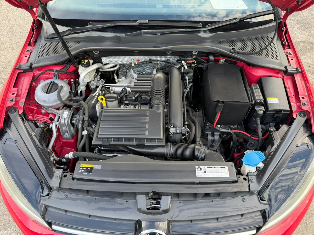 Volkswagen Golf Hatchback, Petrol, 2015, Red