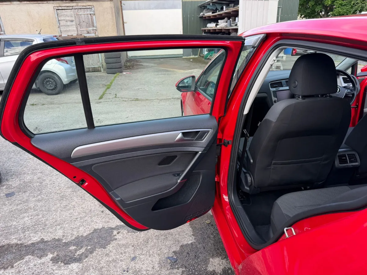 Volkswagen Golf Hatchback, Petrol, 2015, Red