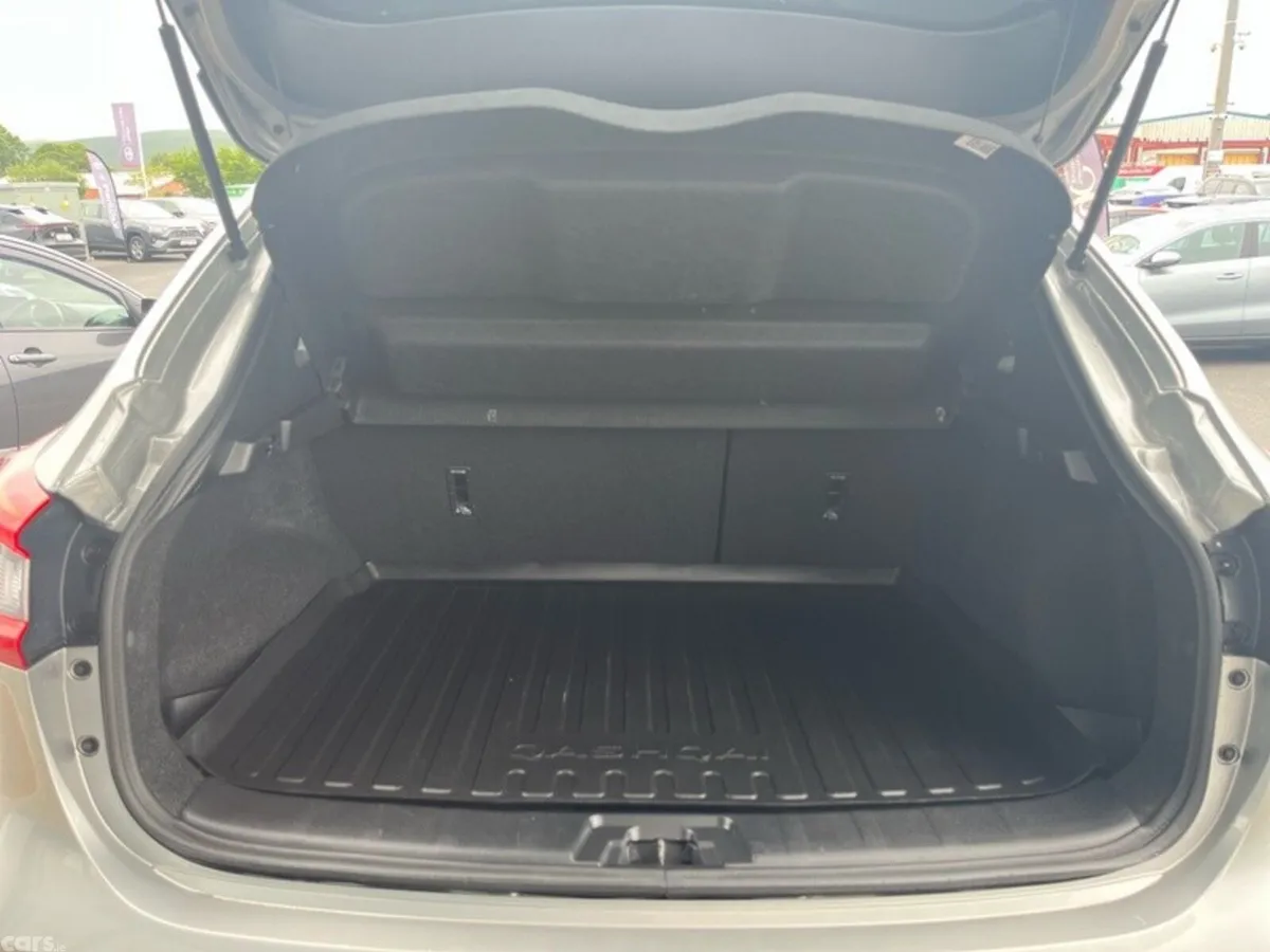 Nissan Qashqai MPV, Petrol, 2019, Grey