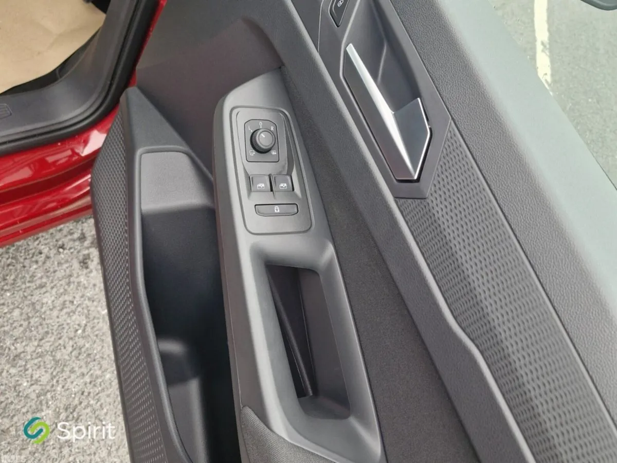 Ford Tourneo Connect MPV, Petrol, 2026, Red