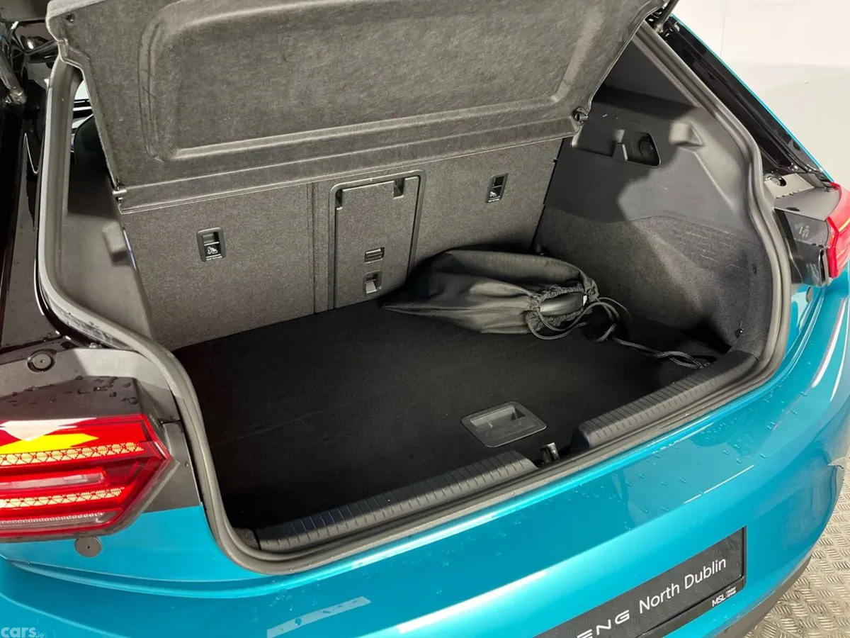 Volkswagen ID.3 Hatchback, Electric, 2023, Blue