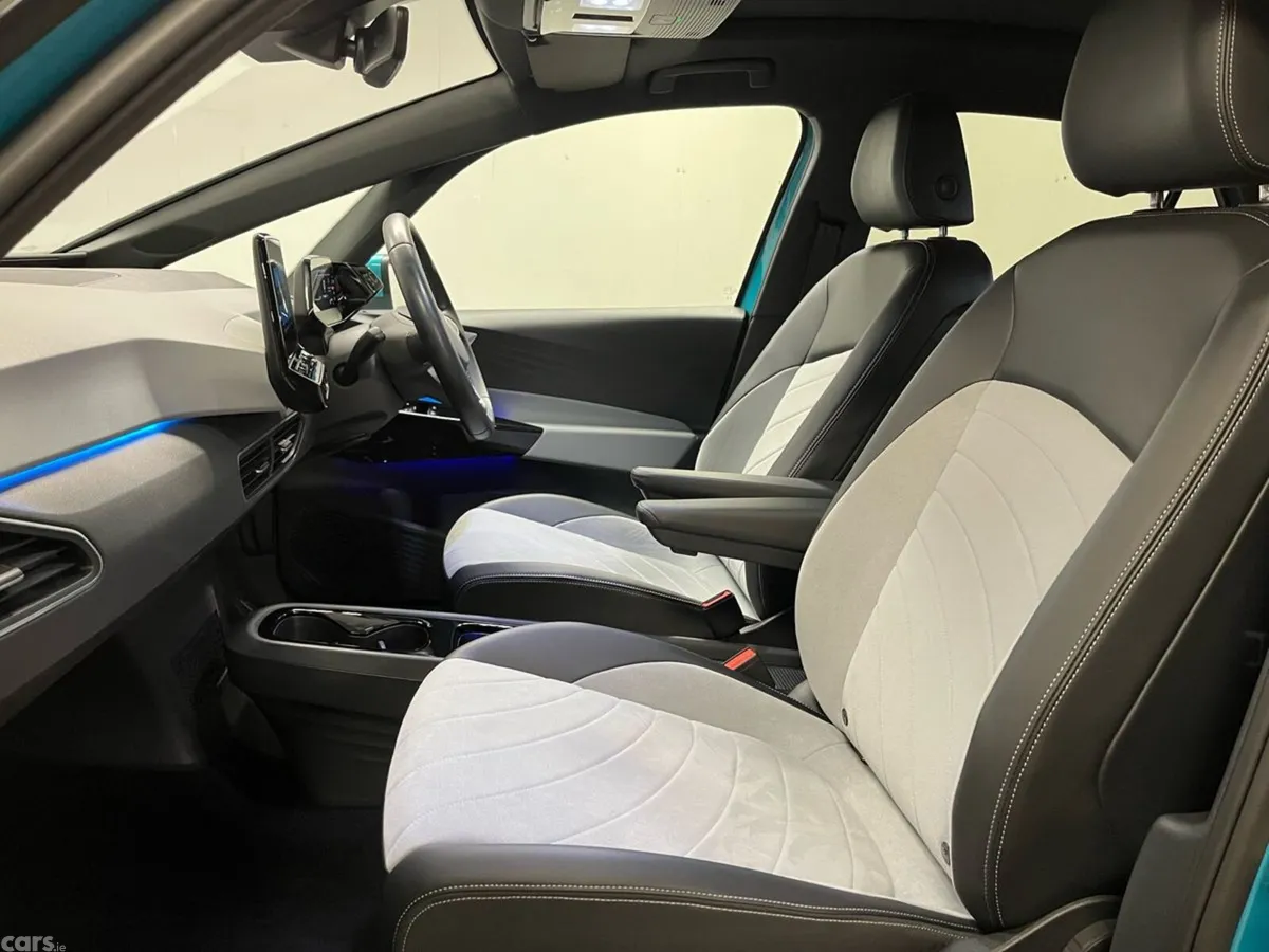 Volkswagen ID.3 Hatchback, Electric, 2023, Blue