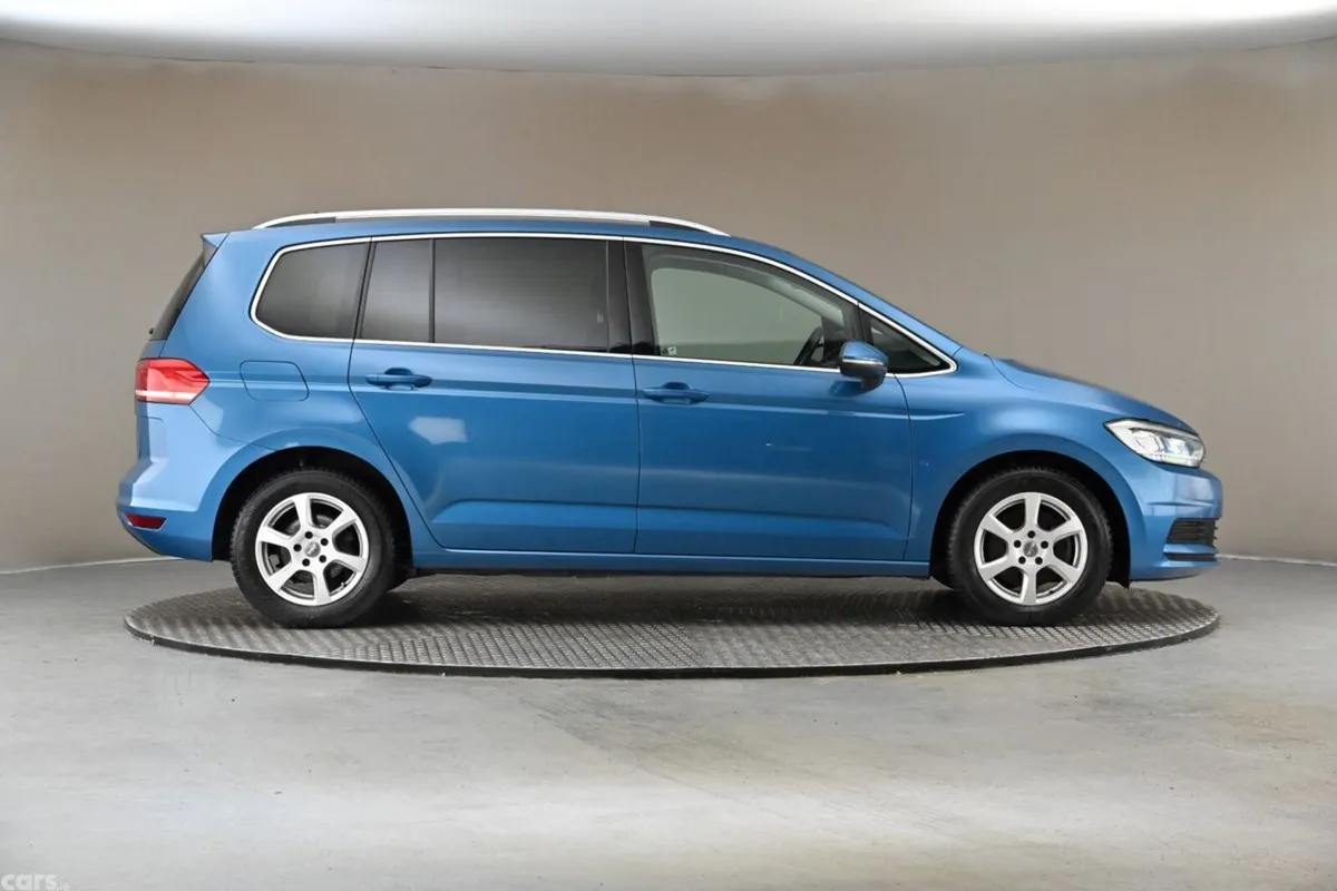 Volkswagen Touran MPV, Petrol, 2018, Blue