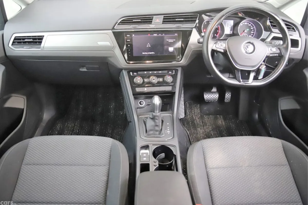 Volkswagen Touran MPV, Petrol, 2018, Blue