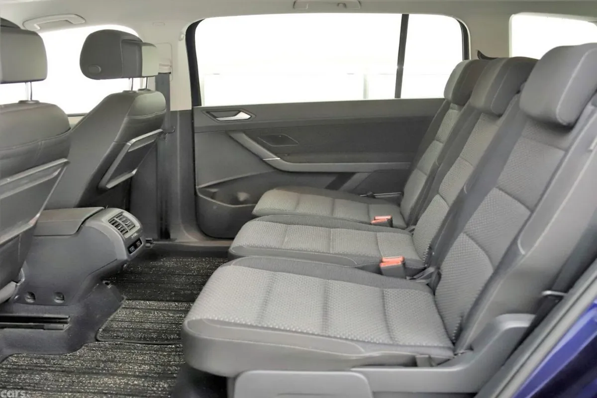 Volkswagen Touran MPV, Petrol, 2018, Blue