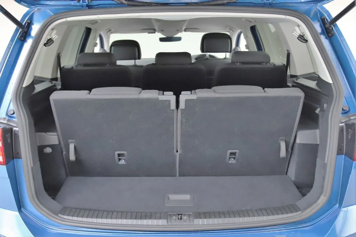 Volkswagen Touran MPV, Petrol, 2018, Blue