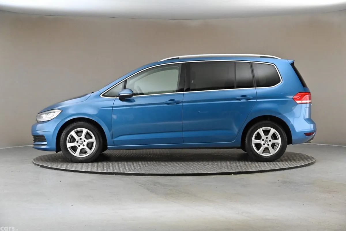 Volkswagen Touran MPV, Petrol, 2018, Blue