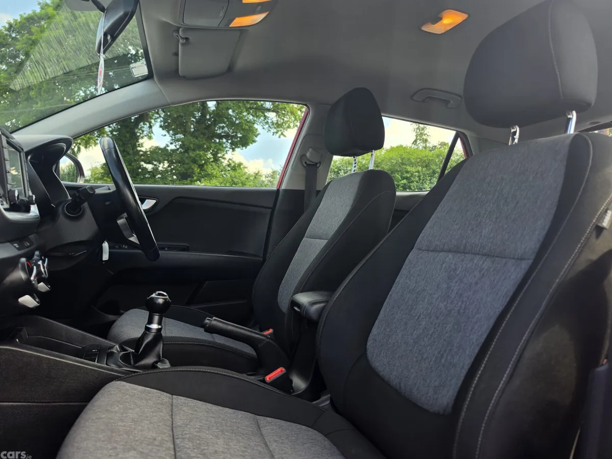 Kia Stonic Estate/Jeep, Petrol, 2019, Red