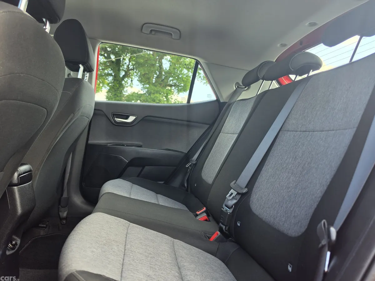 Kia Stonic Estate/Jeep, Petrol, 2019, Red
