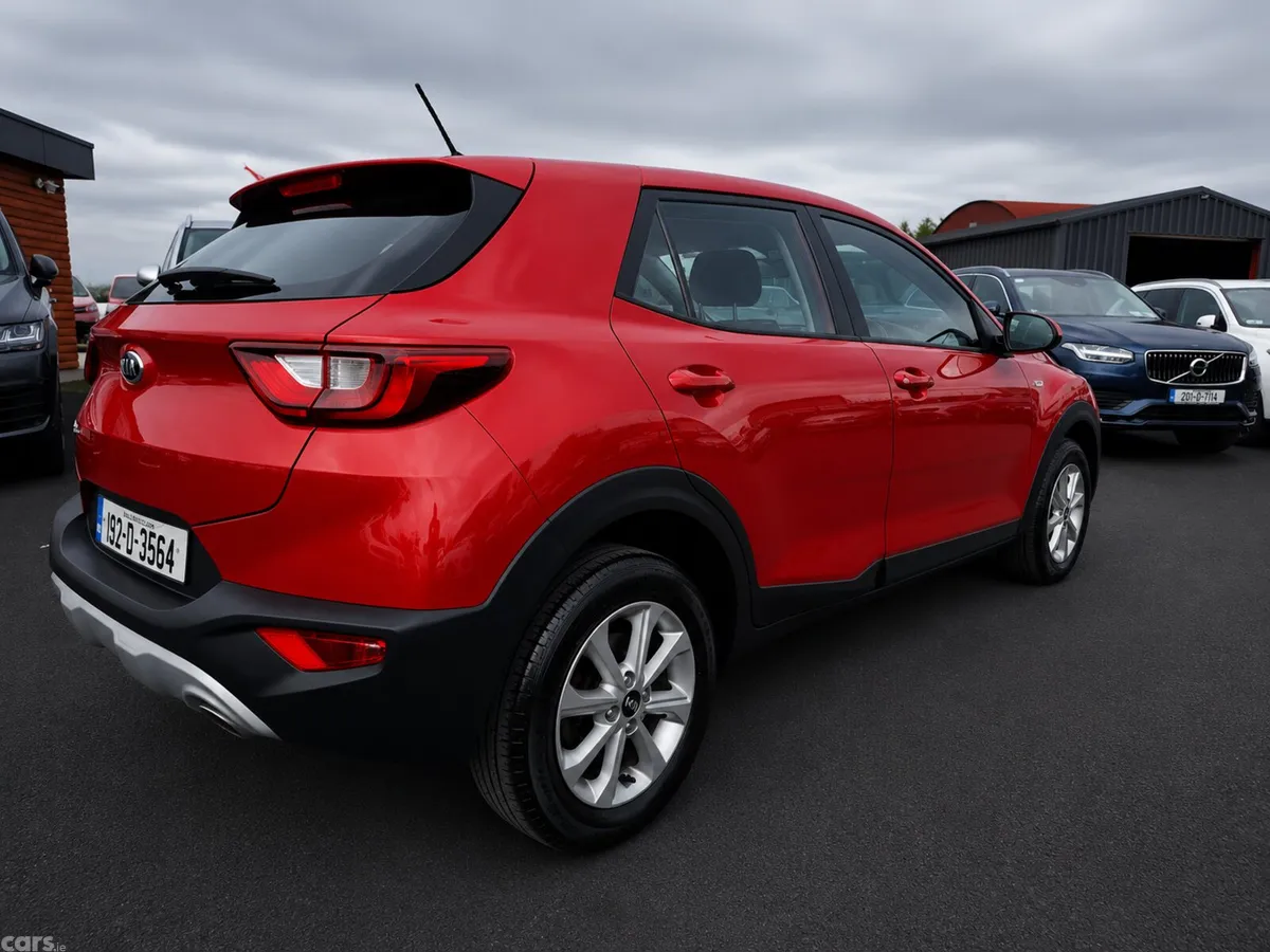 Kia Stonic Estate/Jeep, Petrol, 2019, Red
