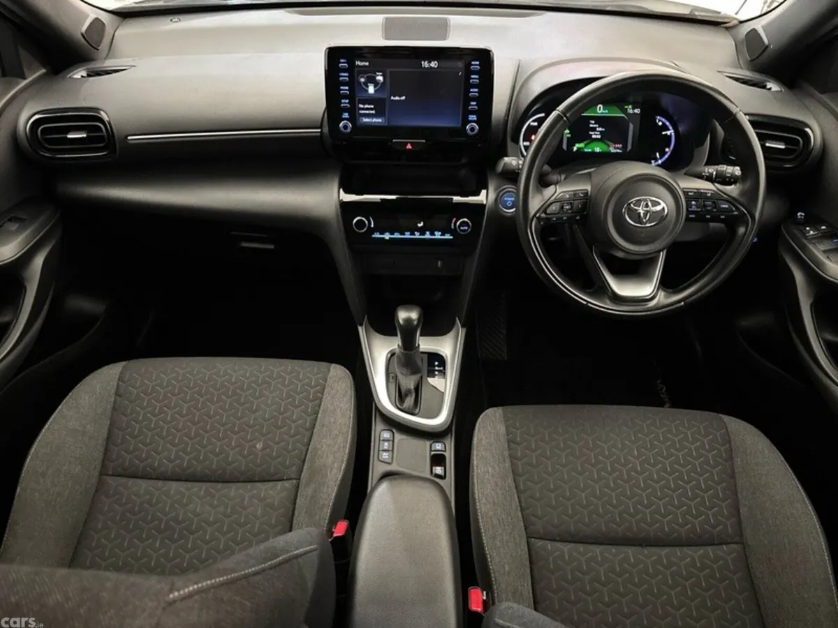 Toyota Yaris Cross Hatchback, Petrol Hybrid, 2023, White