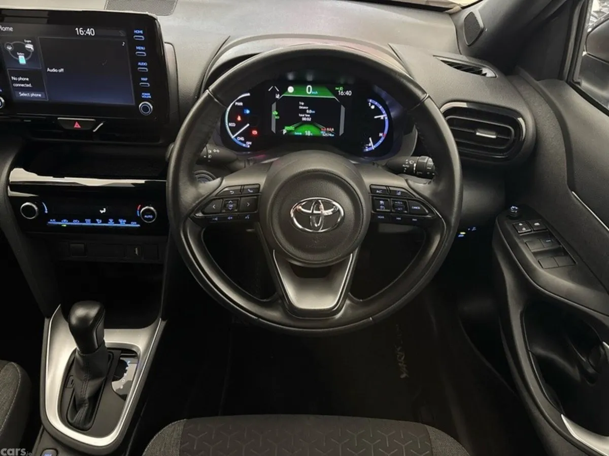 Toyota Yaris Cross Hatchback, Petrol Hybrid, 2023, White