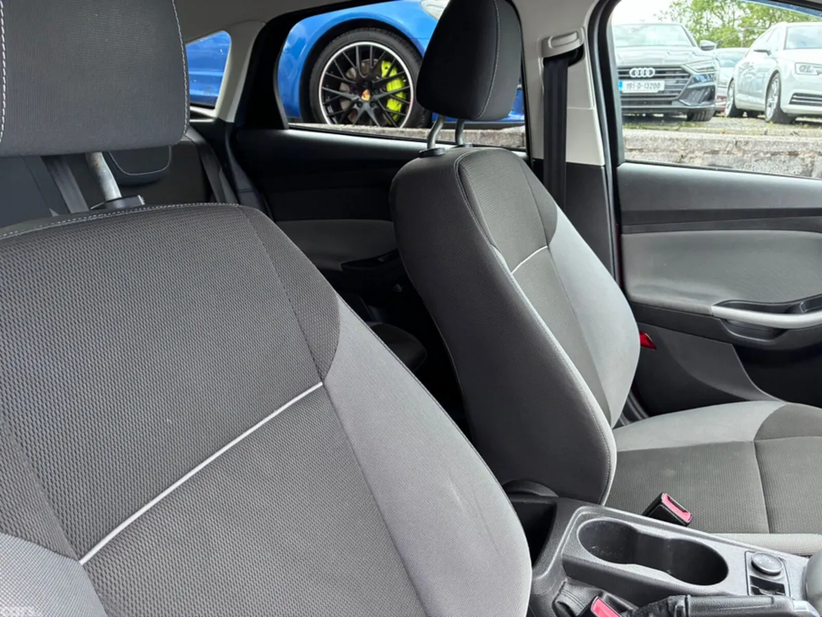 Ford Focus Hatchback, Diesel, 2012, Red