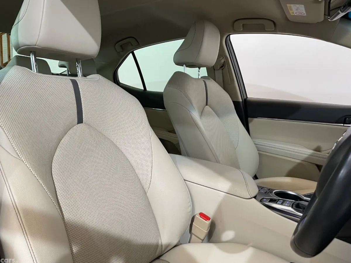 Toyota Camry Saloon, Petrol Hybrid, 2022, Red