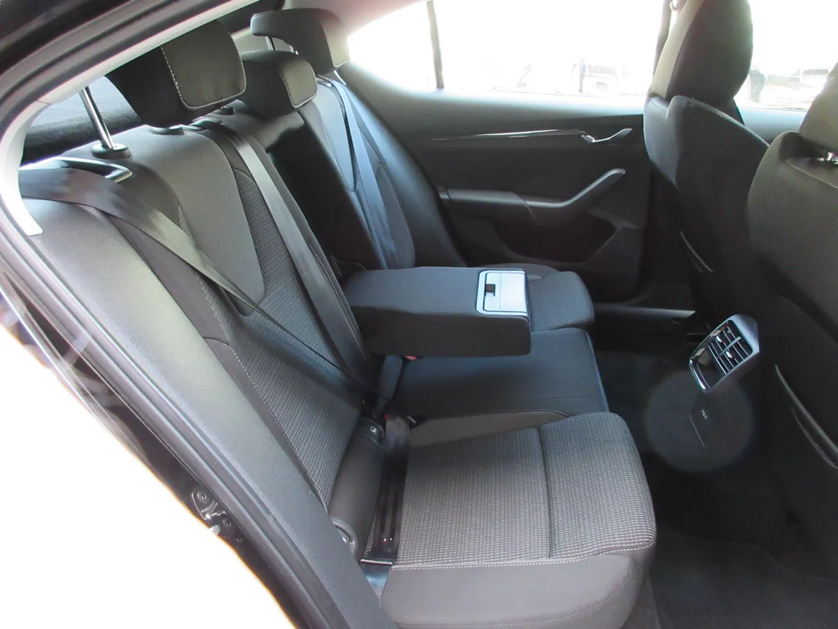 Skoda Octavia Saloon, Diesel, 2022, Black